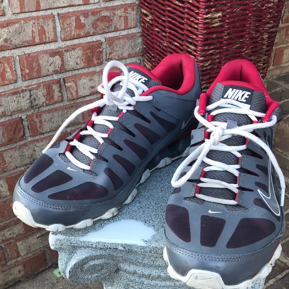 🚨B2G1 NIKE Gray Red White ReAx Leather Mesh Training Sneakers